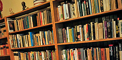 Könyvtár a kocsmában